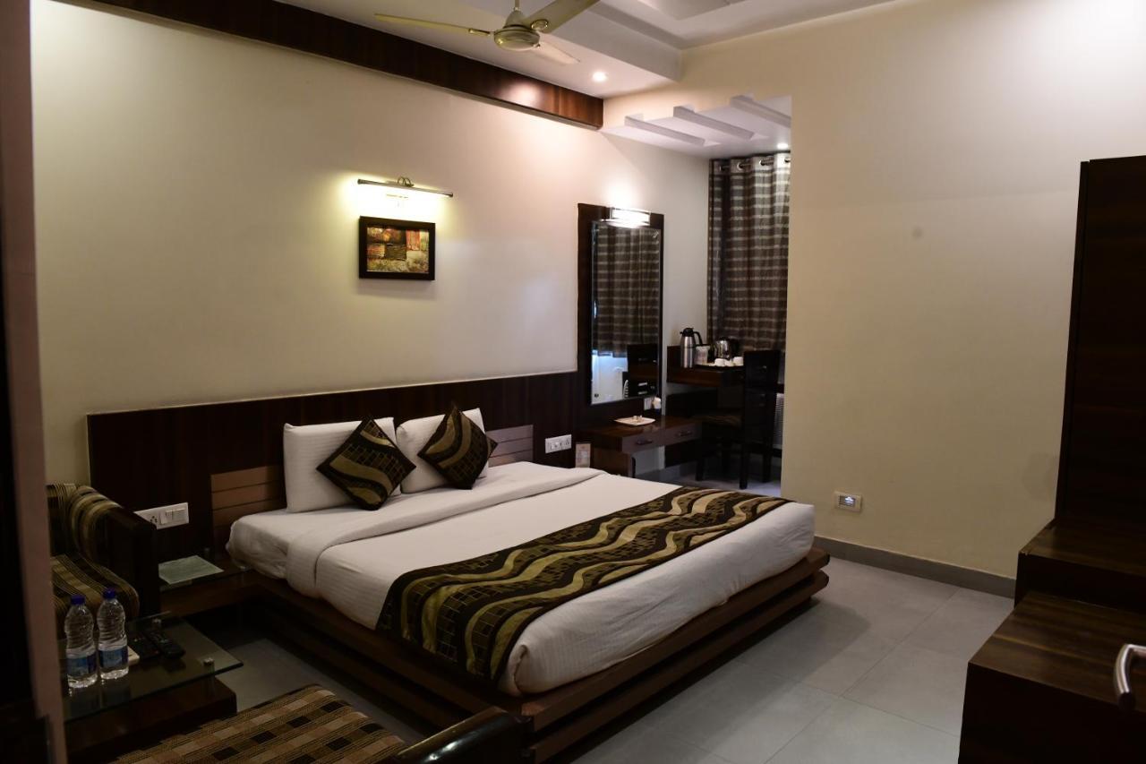 Hotel Ravisha Continental Prayagraj Bagian luar foto